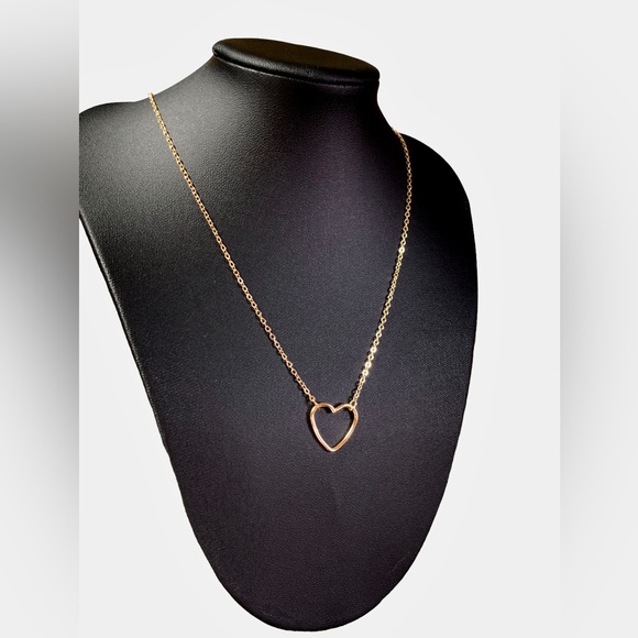 🎉Host Pick🎉 14k Gold Plated Dainty Heart Necklace - Picture 8 of 15